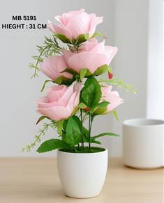 Realistic artificial plant for d....