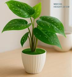 Realistic artificial plant for d....